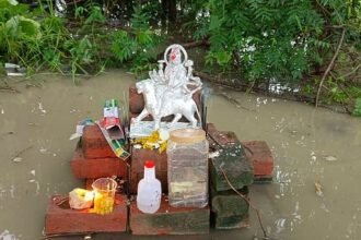 up:-थाने-से-गायब-हुई-मां-दुर्गा-की-चांदी-की-प्रतिमा,-हेड-मोहर्रिर-के-कमरे-में-मिली…लेकिन-वो-है-नकली