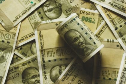 सरकार-ने-₹1.07-लाख-करोड़-की-eli-योजना-को-दी-मंजूरी,-कर्मचारियों-को-मिलेगी-₹15,000-की-प्रोत्साहन-राशि