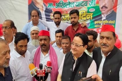 up-:-मुरादाबाद-में-अखिलेश-यादव-के-जन्मदिन-पर-कटा-गुटबाजी-का-केक,-लगे-आजम-विरोधियों-को-बाहर-करो-के-नारे