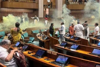 संसद-की-सुरक्षा-में-चूक-का-मामला:-हाई-कोर्ट-ने-दो-आरोपियों-को-दी-जमानत,-दिल्ली-पुलिस-ने-किया-विरोध