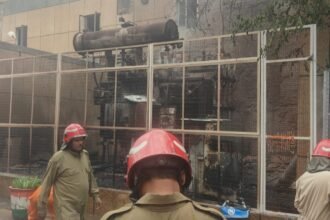 दिल्ली-aiims-के-ट्रॉमा-सेंटर-में-लगी-आग,-मौके-पर-भेजी-गईं-8-दमकल-गाड़ियां