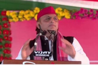 यूपी-में-प्राइमरी-स्कूलों-के-विलय-पर-भड़के-अखिलेश-यादव,-कहा-जिन-बूथों-पर-हारी-बीजेपी-वहां-कर-रही-साजिश