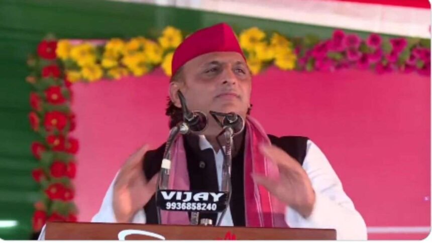 यूपी-में-प्राइमरी-स्कूलों-के-विलय-पर-भड़के-अखिलेश-यादव,-कहा-जिन-बूथों-पर-हारी-बीजेपी-वहां-कर-रही-साजिश