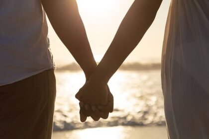 up:-बुढ़ापे-में-दूर-किए-गिले-शिकवे…16-साल-बाद-एक-साथ-रहने-को-राजी-हुए-पति-पत्नी,-शादी-को-हो-गए-38-वर्ष