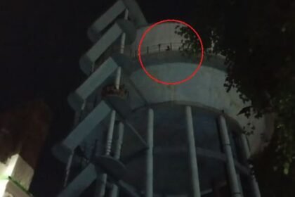 इश्क-में-बना-‘वीरू’:-पानी-की-टंकी-पर-चढ़ा-16-साल-का-किशोर,-बोला-प्रेमिका-से-शादी-करवाओ-वरना-कूद-जाऊंगा