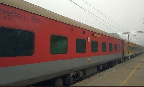 baghpat:-तेज-रफ्तार-ट्रेन-के-सामने-आया-गोवंश,-लोको-पायलट-ने-किया-कुछ-ऐसा,-बड़ा-हादसा-टला,-मगर-एक-जान-चली-गई