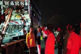 एक्सप्रेसवे-पर-हादसा:-नींद-में-थे-बस-यात्री…धमाके-से-खुली-आंखें,-खून-से-सने-लोग;-मंजर-देख-कांप-गई-रूह