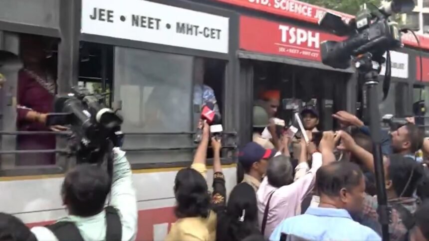 भाषा-विवाद-के-बीच-mns-ने-शुरू-किया-प्रदर्शन,-मीरा-रोड-से-पुलिस-ने-कई-कार्यकर्ताओं-को-हिरासत-में-लिया