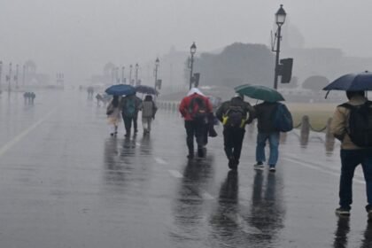 दिल्ली-हुई-पानी-पानी,-शाम-होते-ही-शुरू-हुई-मूसलाधार-बारिश,-मौसम-विभाग-का-अलर्ट-जारी