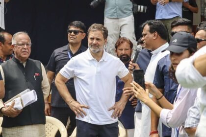 राहुल-गांधी-ने-किया-सरेंडर,-5-मिनट-बाद-मिली-जमानत;-जानें-क्या-है-पूरा-मामला