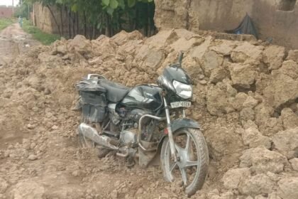 वाराणसी-में-दर्दनाक-हादसा:-दीवार-गिरने-से-किशोर-समेत-दो-भाइयों-की-मौत,-धान-का-पौधा-लेकर-खेत-जा-रहे-थे-दोनों