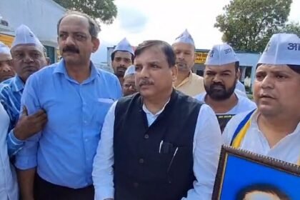 meerut:-सांसद-संजय-सिंह-बोले-उत्तर-प्रदेश-में-बंद-कर-दिए-27-हजार-स्कूल,-शांति-से-गंतव्य-की-ओर-जाएं-कांवड़िये