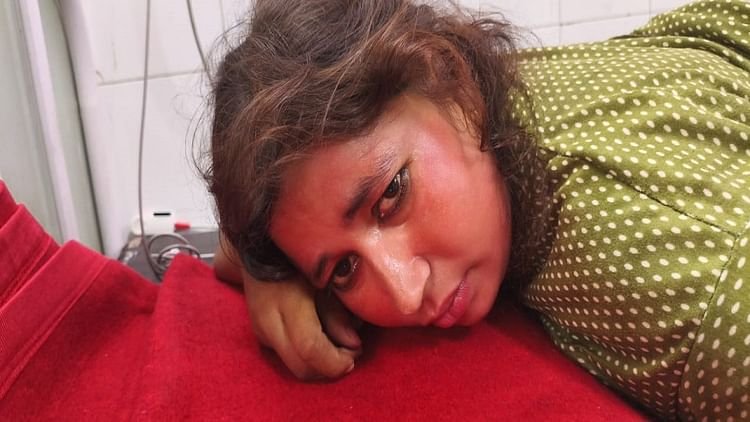 aligarh:-छोटे-भाई-ने-खाना-बनाती-बड़ी-बहन-के-पीठ-में-मारी-गोली,-महिला-हुई-घायल,-मेडिकल-के-लिए-किया-रेफर