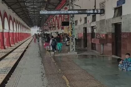 अलीगढ़-रेलवे-स्टेशन:-ढाई-साल-की-बच्ची-गायब,-सीसीटीवी-कैमरे-में-साथ-ले-जाते-दिखे-दंपती,-तलाश-में-लगीं-टीमें