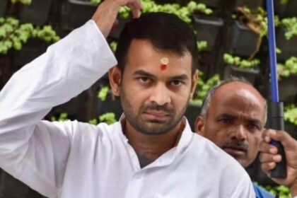 बड़ा-फैसला-लेने-वाले-हैं-तेज-प्रताप-यादव?-परिवार-के-सदस्यों-को-किया-अनफॉलो,-पार्टी-से-भी-बनाई-दूरी