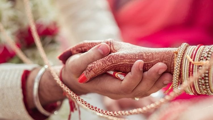 यूपी:-धर्मांतरण-की-घटनाओं-के-बीच-कोर्ट-का-ऐतिहासिक-फैसला,-बिना-धर्म-बदले-विपरीत-धर्म-में-हुई-शादी-अवैध