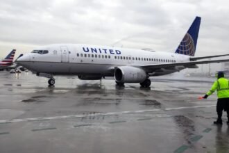 यूनाइटेड-एयरलाइंस-के-बोइंग-विमान-में-उड़ान-भरते-ही-आई-खराबी,-‘mayday’-कॉल-से-मचा-हड़कंप