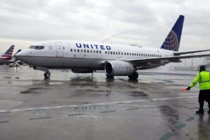 यूनाइटेड-एयरलाइंस-के-बोइंग-विमान-में-उड़ान-भरते-ही-आई-खराबी,-‘mayday’-कॉल-से-मचा-हड़कंप