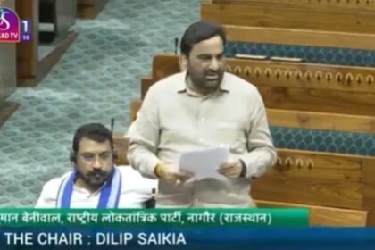 जब-सदन-में-हनुमान-बेनीवाल-बोले-“ऑपरेशन-सिंदूर-के-बाद-पाकिस्तान-पत्नी-है,-उसे-घर-ले-आइए”,-सुन-हंसने-लगे-सांसद