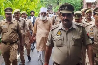 किसी-राजनेता-से-मिलीभगत-है-तुम्हारी?-ed-ने-पूछे-सवाल-तो-लड़खड़ाने-लगी-छांगुर-बाबा-की-जुबान