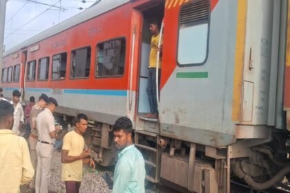 train-derail:-कानपुर-के-पास-रेल-हादसा,-साबरमती-जनसाधारण-एक्सप्रेस-पटरी-से-उतरी