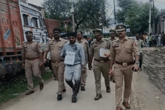 aligarh-news:-ढोल-ताशे-के-साथ-पुलिस-ने-प्रधान-का-जुलूस-निकाला,-जनपद-के-बाहर-छोड़ा,-किया-जिला-बदर