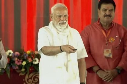 pm-modi-varanasi-visit-live:-पीएम-मोदी-ने-2200-करोड़-की-52-परियोजनाओं-का-दिया-तोहफा,-जनसभा-को-करेंगे-संबोधित