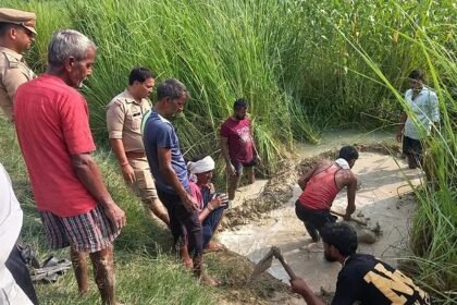 मां-ने-ली-तीसरी-बेटी-की-जान:-डीएम-के-आदेश-पर-कब्र-से-निकलवाया-नवजात-का-शव,-होगा-पोस्टमार्टम