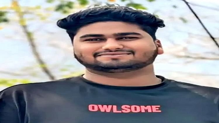 hathras:-आगरा-से-जन्मदिन-पार्टी-से-लौट-रहे-बाइक-सवार-लेखपाल-की-सड़क-हादसे-में-मौत,-परिवार-में-छाया-मातम