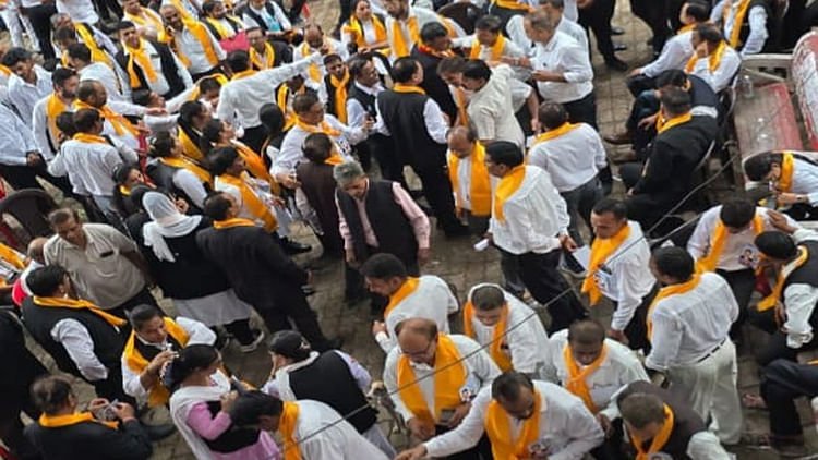 kanpur:-लॉयर्स-एसोसिएशन-चुनाव-का-बढ़ा-समय,-अब-19-को-डीएवी-में-पड़ेंगे-वोट