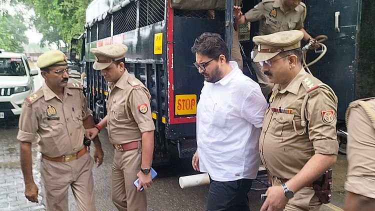umar-ansari:-मुख्तार-के-बेटे-उमर-को-लेकर-गाजीपुर-पहुंची-पुलिस,-10-करोड़-की-संपत्ति-के-लिए-किया-था-फर्जीवाड़ा
