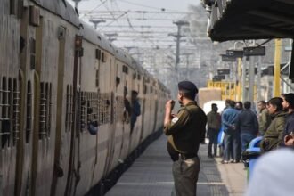 railway-news:-छह-माह-में-12-स्टेशनों-के-विकास-का-दावा,-दो-साल-में-हुआ-सिर्फ-एक,-रेलवे-के-दावे-हवा-हवाई-साबित