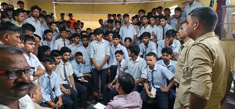 up:-हनुमान-चालीसा-का-पाठ,-जाति-पूछते-हैं…नवोदय-के-छात्रों-ने-इसलिए-किया-खुद-को-हाॅस्टल-में-बंद