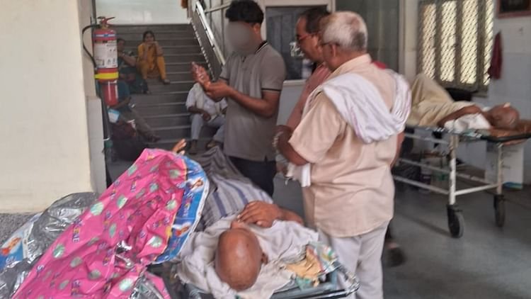 up:-बीएचयू-अस्पताल-की-इमरजेंसी-में-दलाल-ले-रहे-ब्लड-सैंपल,-डॉक्टर-और-स्टाफ-की-मौजूदगी-में-करते-हैं-ये-खेल