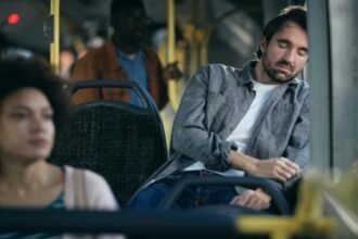 एक-का-अंतिम-संस्कार-कर-लौट-रहे-थे-लोग,-तभी-बस-जा-गिरी-खाई-में,-हादसे-में-25-की-चली-गई-जान