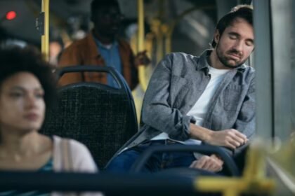 एक-का-अंतिम-संस्कार-कर-लौट-रहे-थे-लोग,-तभी-बस-जा-गिरी-खाई-में,-हादसे-में-25-की-चली-गई-जान