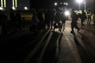 ब्रिटेन-में-लीक-हुई-अफगान-रिफ्यूजियों-की-जानकारी,-जानें-क्यों-खतरनाक-है-डेटा-में-हुई-ये-सेंधमारी