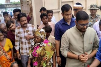 aligarh:-मेयर-की-फैक्टरी-में-कर्मचारी-की-मौत,-शव-रखरक-परिवार-ने-किया-हंगामा,-मदद-के-भरोसे-पर-माने-परिजन