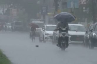 उत्तराखंड-के-कई-इलाकों-में-भारी-बारिश,-बाढ़-का-खतरा,-इमरजेंसी-सेंटर-ने-8-जिलों-में-प्रशासन-को-अलर्ट-किया