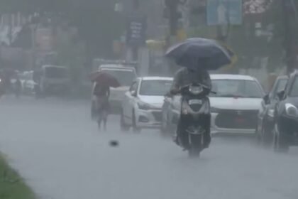 उत्तराखंड-के-कई-इलाकों-में-भारी-बारिश,-बाढ़-का-खतरा,-इमरजेंसी-सेंटर-ने-8-जिलों-में-प्रशासन-को-अलर्ट-किया