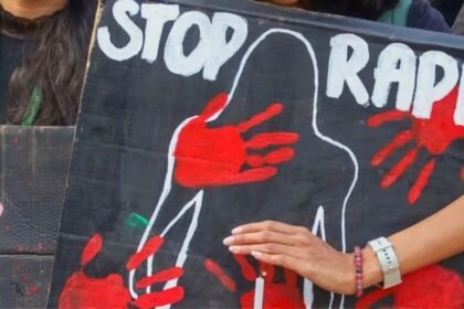 ‘पापा…-मम्मी-को-दे-दो-तलाक’,-जब-बेटे-ने-अपनी-बुजुर्ग-मां-से-कई-बार-किया-रेप,-बेटी-संग-पीड़ित-महिला-पहुंची-थाने