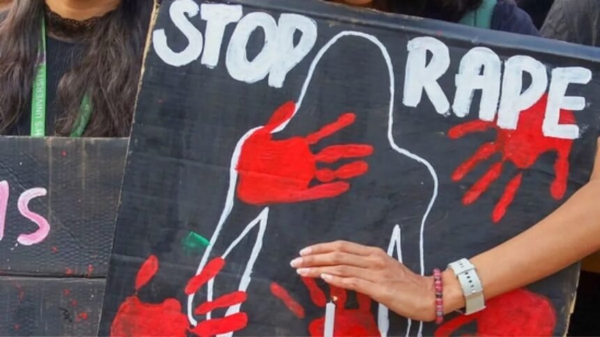 ‘पापा…-मम्मी-को-दे-दो-तलाक’,-जब-बेटे-ने-अपनी-बुजुर्ग-मां-से-कई-बार-किया-रेप,-बेटी-संग-पीड़ित-महिला-पहुंची-थाने