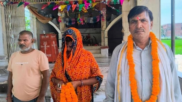 up-news:-25-साल-की-शादी-तोड़-महिला-ने-प्रेमी-संग-लिए-सात-फेरे,-पति-ने-पहले-की-जासूसी,-फिर-कराई-शादी