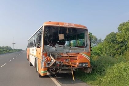 aligarh-road-accident:-ट्रैक्टर-ट्रॉली-से-टकराई-कन्नौज-डिपो-की-रोडवेज-बस,-दो-लोगों-की-मौत,-सात-घायल