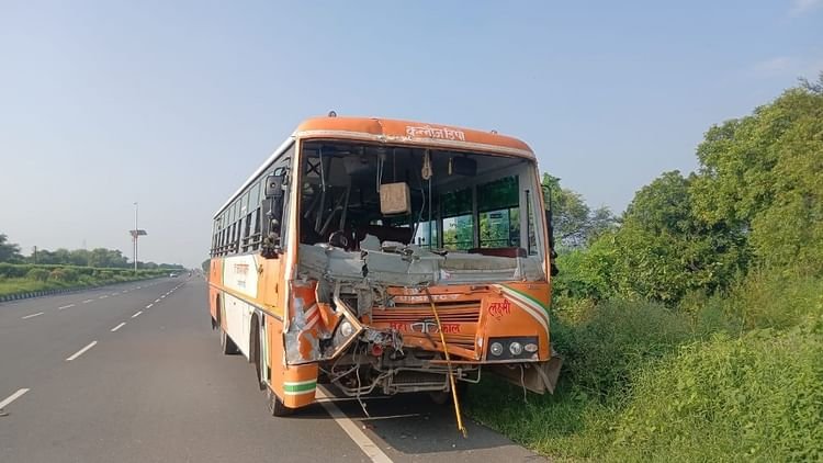 aligarh-road-accident:-ट्रैक्टर-ट्रॉली-से-टकराई-कन्नौज-डिपो-की-रोडवेज-बस,-दो-लोगों-की-मौत,-सात-घायल