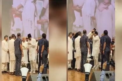 सीएम-नीतीश-ने-मुस्लिम-टोपी-पहनने-से-इनकार-किया!-मंत्री-जमा-खान-पहना-रहे-थे-मुस्लिम-टोपी