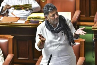 ‘जन्म-से-कांग्रेसी,-मरते-दम-तक-कांग्रेसी-ही-रहूंगा’,-rss-का-प्रार्थना-गीत-गाने-वाले-डीके-शिवकुमार-ने-मांगी-माफी