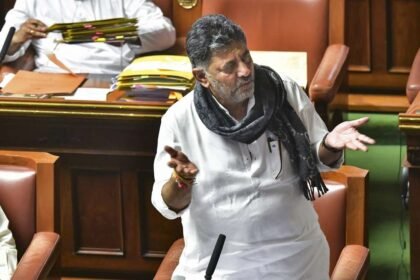 ‘जन्म-से-कांग्रेसी,-मरते-दम-तक-कांग्रेसी-ही-रहूंगा’,-rss-का-प्रार्थना-गीत-गाने-वाले-डीके-शिवकुमार-ने-मांगी-माफी