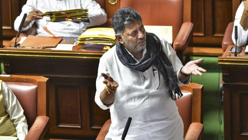 ‘जन्म-से-कांग्रेसी,-मरते-दम-तक-कांग्रेसी-ही-रहूंगा’,-rss-का-प्रार्थना-गीत-गाने-वाले-डीके-शिवकुमार-ने-मांगी-माफी