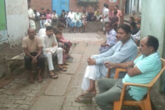 यूपी-से-मार्मिक-खबर:-आर्थिक-तंगी-की-वजह-से-बाप-नहीं-दिला-पाया-मोबाइल,-जिद-करने-पर-डांटा-तो-बेटी-ने-दी-जान